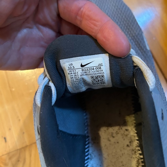 Nike shoes size 10 1/2 - Picture 4 of 4